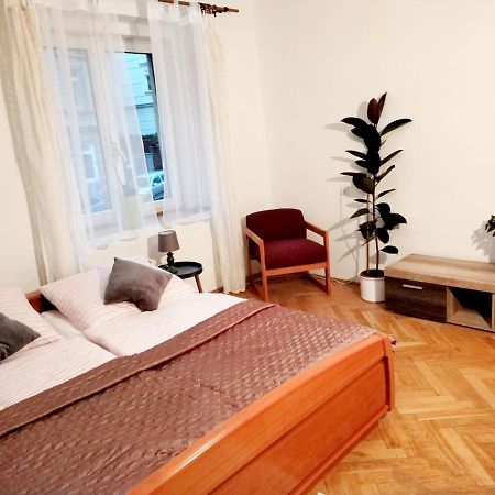 דצ'ין Apartman Isabel מראה חיצוני תמונה