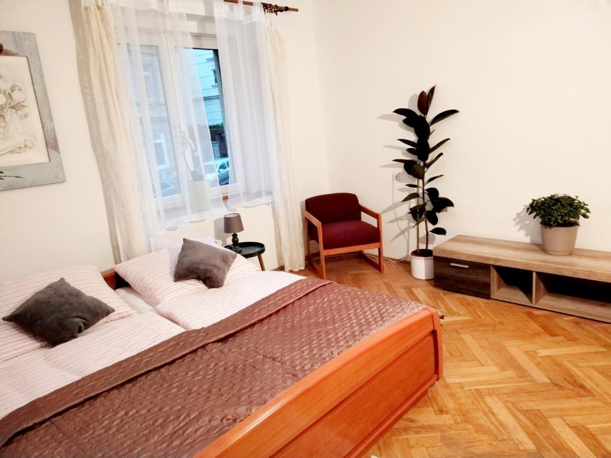 דצ'ין Apartman Isabel מראה חיצוני תמונה