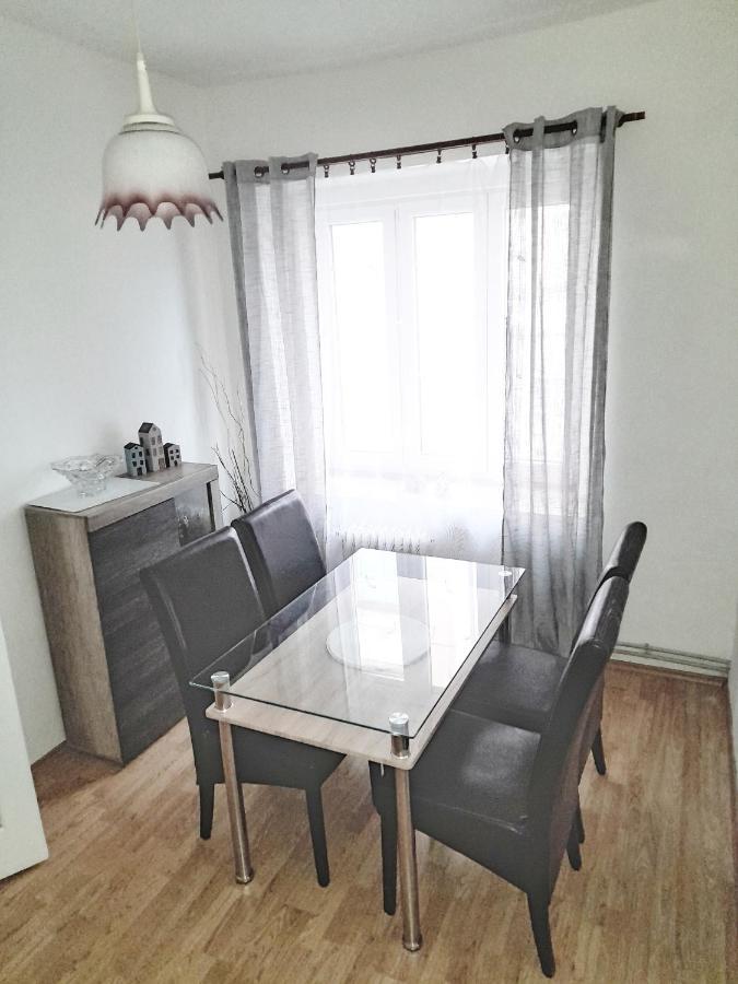 דצ'ין Apartman Isabel מראה חיצוני תמונה